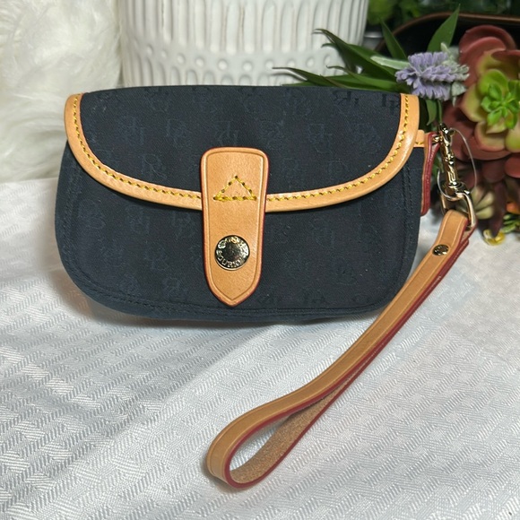 Dooney & Bourke wallet flap wristlet - Picture 2 of 8